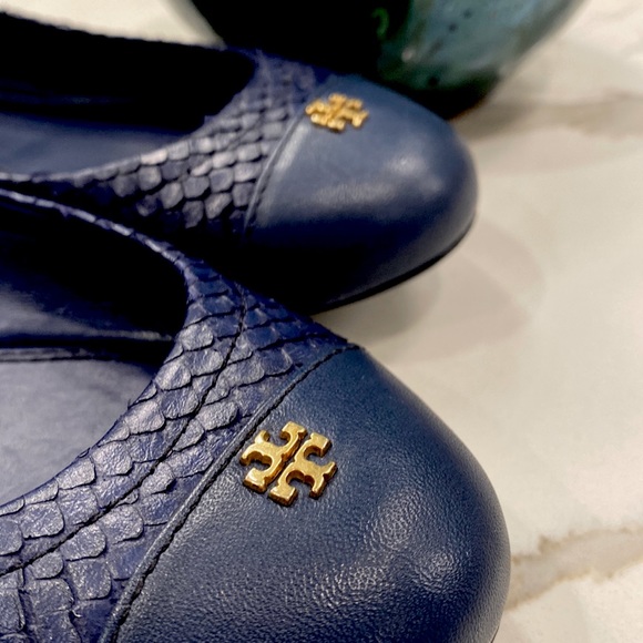 Tory Burch deep blue snakeskin embossed leather ballerina flats - 5M - Picture 6 of 16
